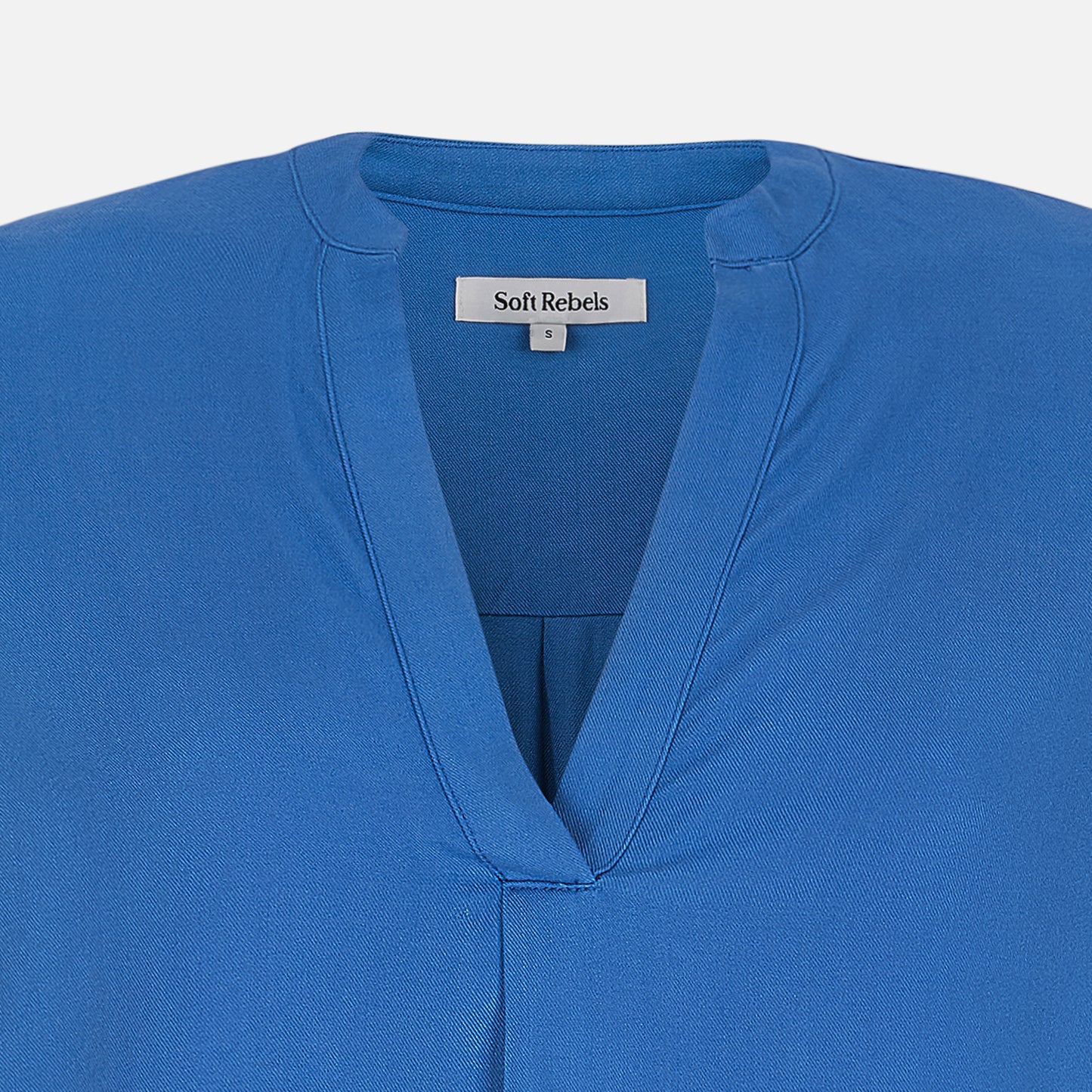Tatum bluse med V-hals
